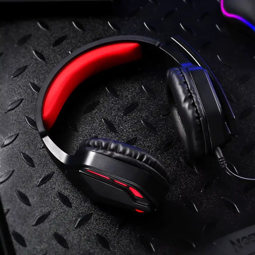 اشتري سماعة Redragon H220 THEMIS الجيمنج بمحركات 50mm وصوت ستيريو نقي. سماعة خفيفة ومريحة مع مايك مدمج وإضاءة Red LED بأفضل سعر في مصر.
