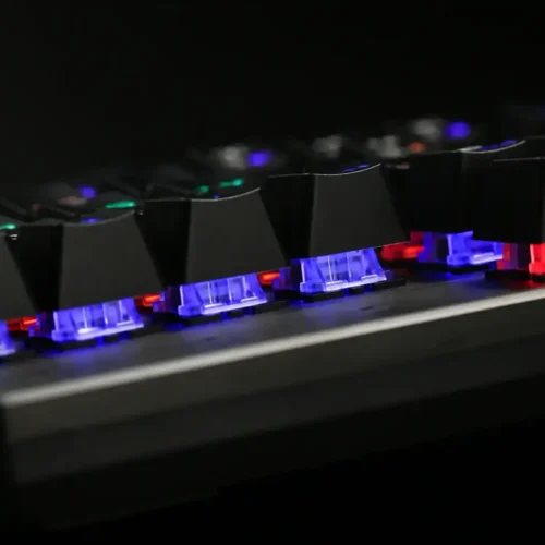 اشتري كيبورد جيمينج ميكانيكية Redragon K608-R Valheim بالحجم الكامل (104 زر). سويتش أزرق استجابة سريعة، إضاءة Rainbow، ودعم Hot-Swap. احصل عليها بأفضل سعر في مصر!