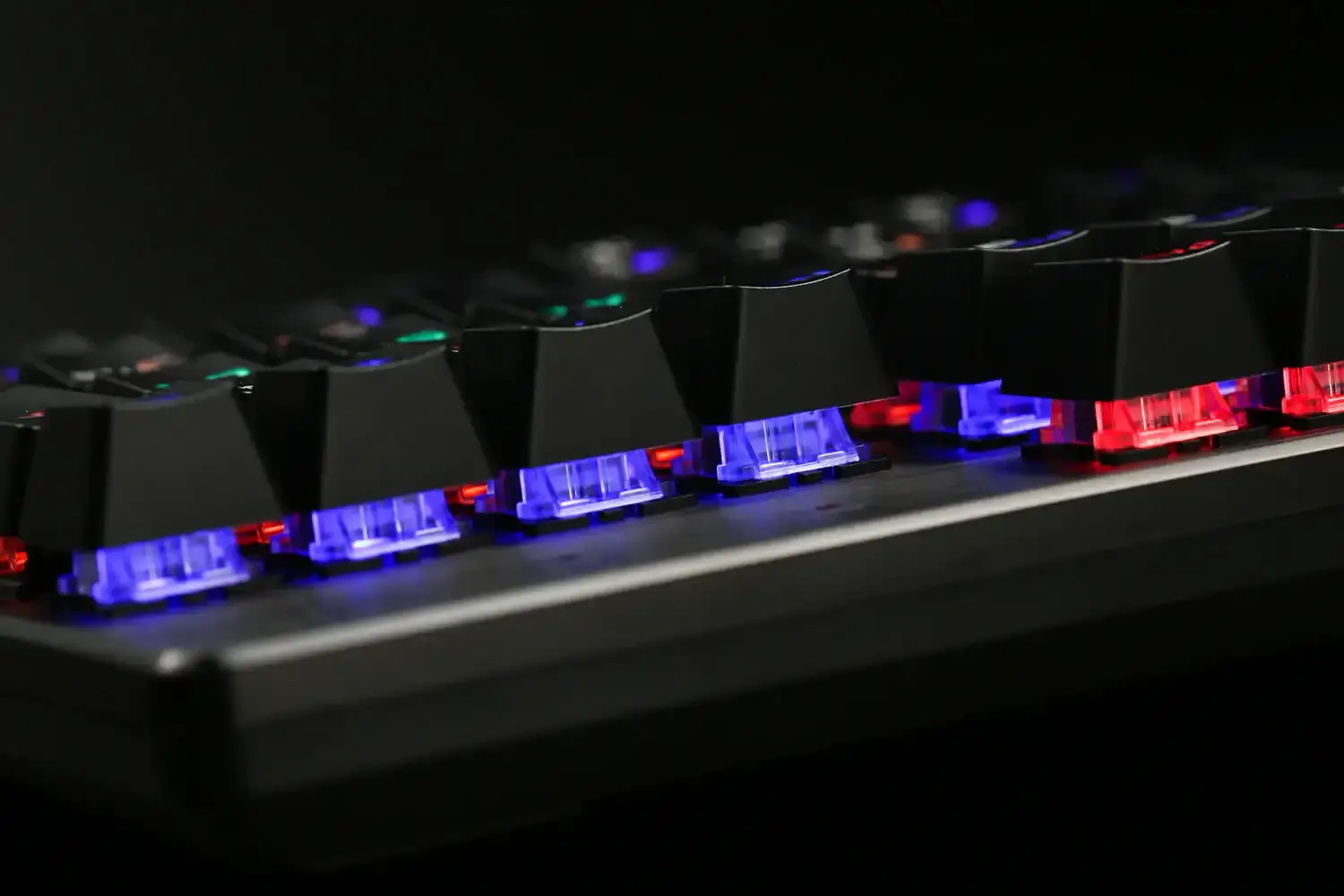 Redragon K608-R Valheim Rainbow USB Wired Blue Switch Mechanical Gaming Keyboard كيبورد جيمينج ميكانيكال سويتش أزرق ريدراجون 5 اشتري كيبورد جيمينج ميكانيكية Redragon K608-R Valheim بالحجم الكامل (104 زر). سويتش أزرق استجابة سريعة، إضاءة Rainbow، ودعم Hot-Swap. احصل عليها بأفضل سعر في مصر!