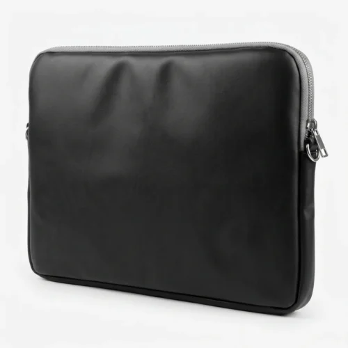اشتري حافظة لابتوب جلد Premium Leather Laptop Sleeve 15.6 Inch بنقشة الجلد البارزة وخامات مقاومة للماء والصدمات. حماية متكاملة وجيب للشاحن بأفضل سعر إكسسوارات لابتوب في مصر!