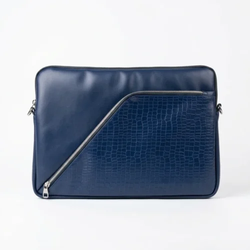 اشتري حافظة لابتوب جلد Premium Leather Laptop Sleeve 15.6 Inch بنقشة الجلد البارزة وخامات مقاومة للماء والصدمات. حماية متكاملة وجيب للشاحن بأفضل سعر إكسسوارات لابتوب في مصر!