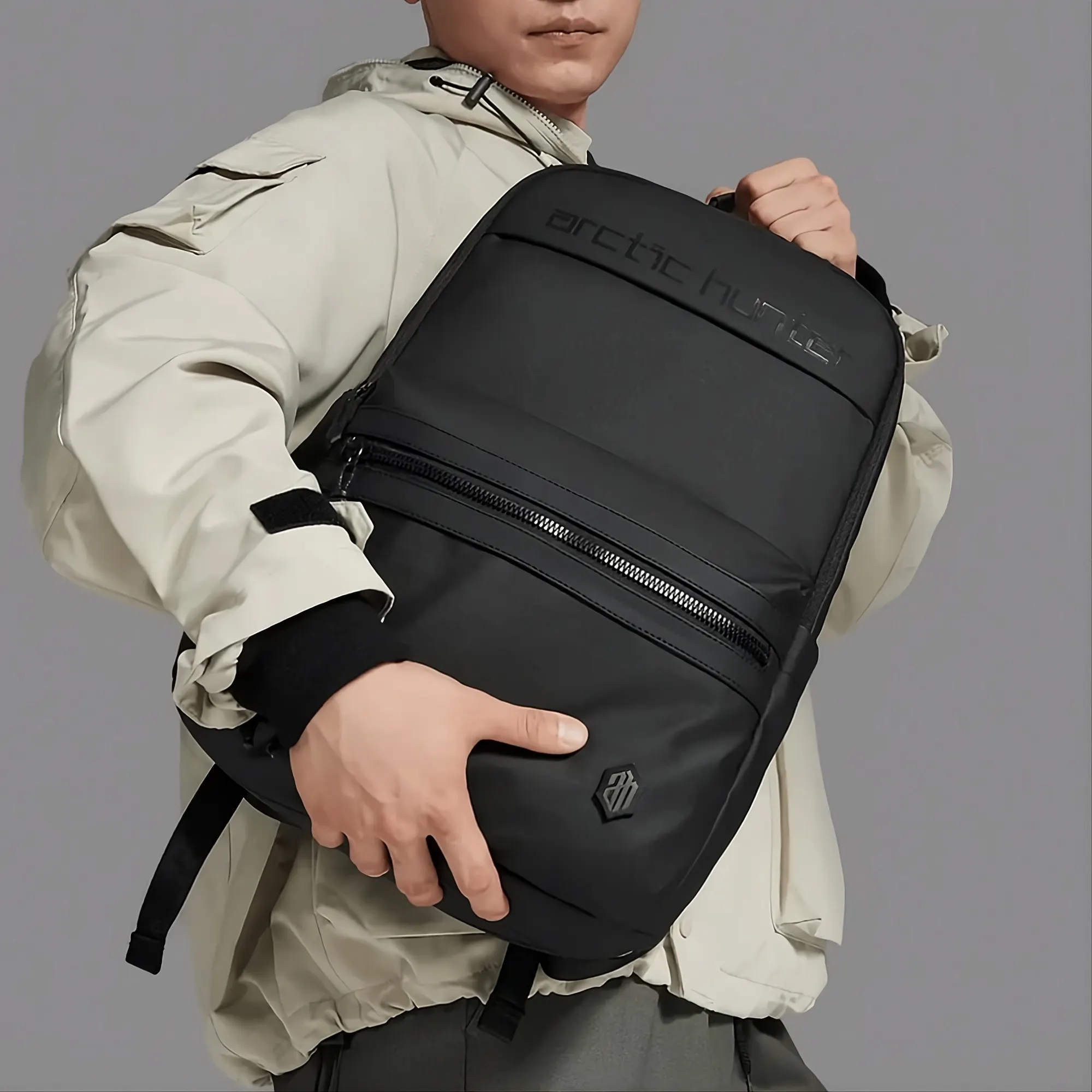 Arctic Hunter B00536 Premium Laptop Backpack Water/Scratch Resistant Daypack شنطة لابتوب فاخرة مقاومة لرذاذ الماء و الخدوش مثالية للإستعمال اليومي 9 شنطة لابتوب Arctic Hunter B00536 مقاس 15.6 بوصة مقاومة للمياه والخدوش. تصميم فاخر وجيوب متعددة للحماية اليومية والتنقل بأفضل سعر في مصر!